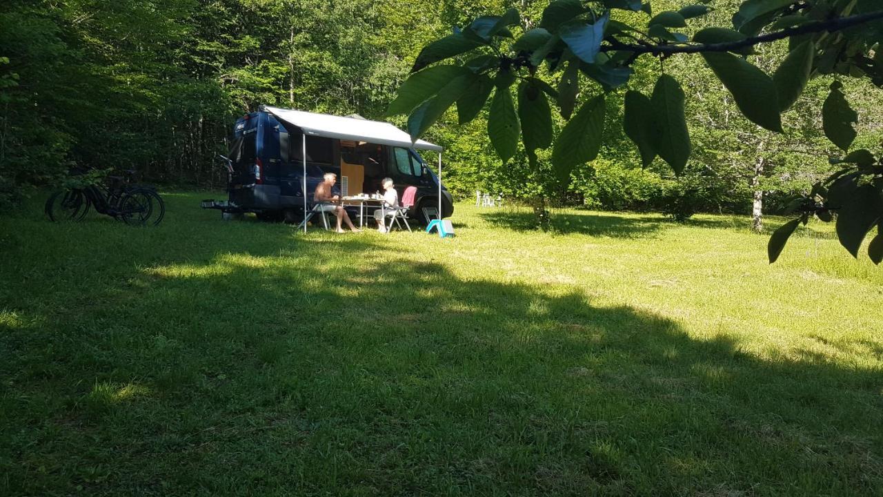 Lovely 2-Bed Shepherds Hut In A Forest Sougeres-en-Puisaye Εξωτερικό φωτογραφία